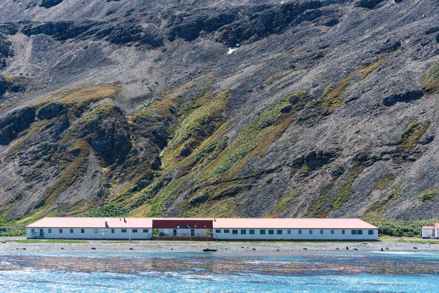 Islas Georgias del Sur 010 - Grytviken - estación de investigación King Edward Point.jpg